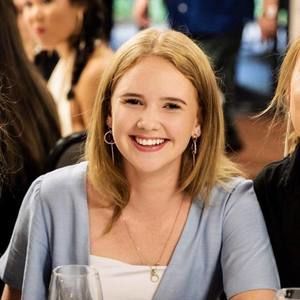 Meet your Posher, Caitlin